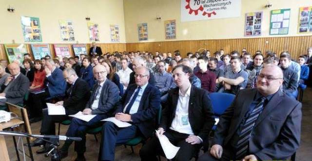 prelegenci zajęli miejsca w pierwszym rzędzie 