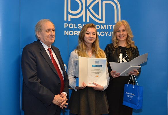 OEIiZK - wspólne zdjęcie Agnieszki Wojdas, jej opiekunki p. Anny Lewandowskiej i Prezesa PKN