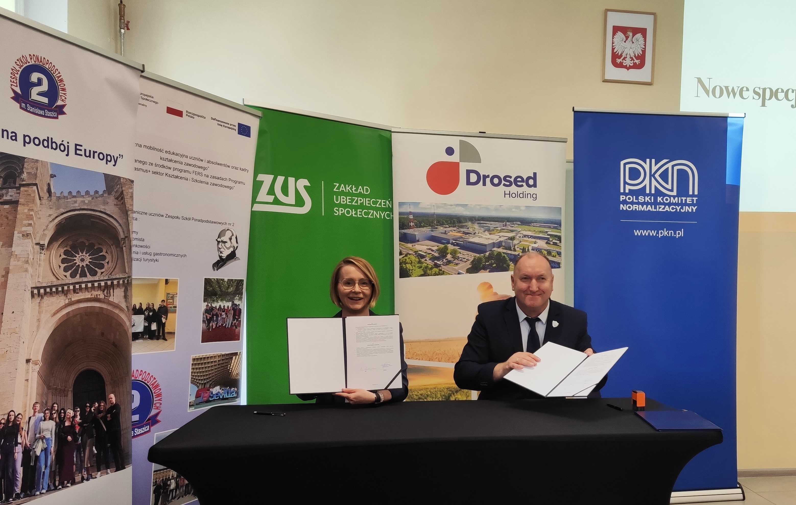 Prezentacja podpisanej umowy przez obie strony